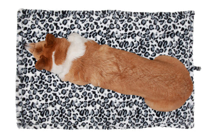 Furhaven ThermaNAP Self-Warming Cat Bed for Indoor Cats & Small Dogs, Washable & Reflects Body Heat - Quilted Faux Fur Reflective Bed Mat - Gray, Small