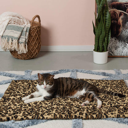 Furhaven ThermaNAP Self-Warming Cat Bed for Indoor Cats & Small Dogs, Washable & Reflects Body Heat - Quilted Faux Fur Reflective Bed Mat - Gray, Small