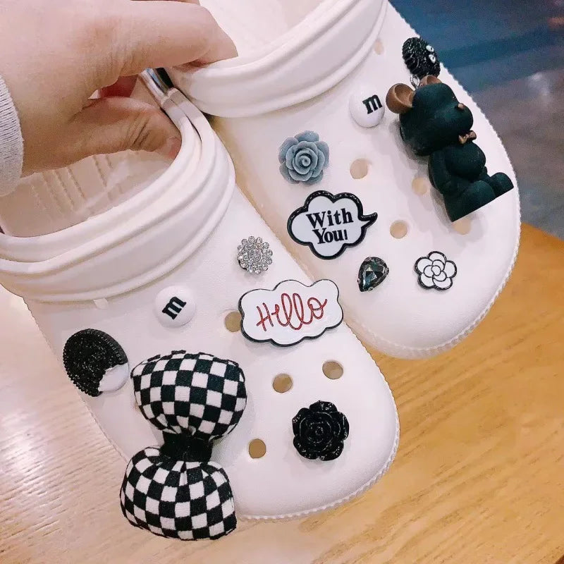 Cute Luxury Shoes Accesories Rhinestone Bling Hole Shoes Charms Metal Chain Shoe Decorations Diy Buckle Pearl Shoes Flower New