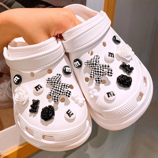 Cute Luxury Shoes Accesories Rhinestone Bling Hole Shoes Charms Metal Chain Shoe Decorations Diy Buckle Pearl Shoes Flower New